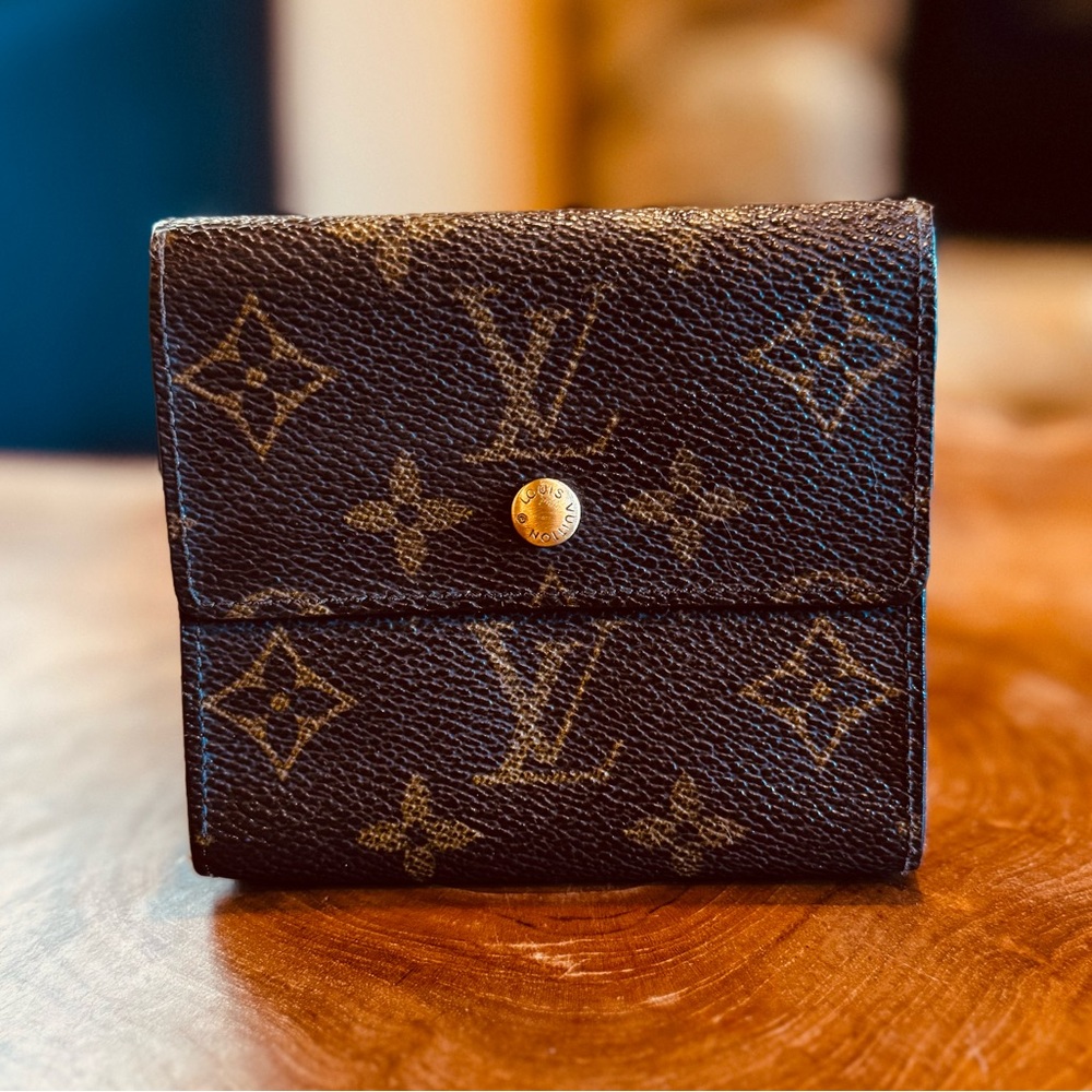 ❤️Louis Vuitton
LV Monogram Coated Canvas Elise Wallet - Picture 3 of 13